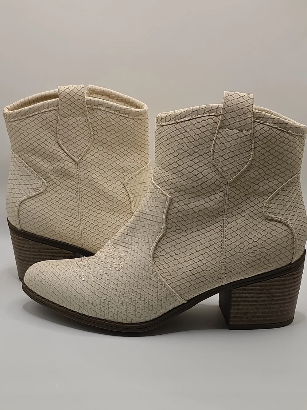 SM New York Western Off White Snake Skin Ankle Booties Size 7.5